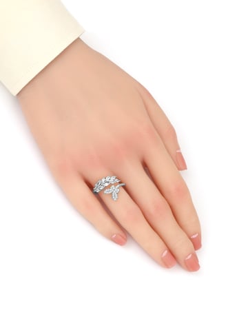 خاتم الفراشة المحلى بالزركون للنساء لون فضي