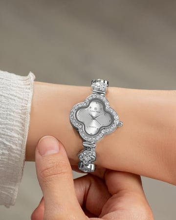 ساعة نسائية فاخرة مرصعة بالزركون لون فضي