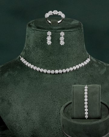 طقم فضي أنيق مرصع بالزركون مع ساعة يد مميزة