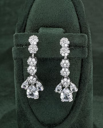 طقم مجوهرات للنساء تصميم فاخر للمناسبات