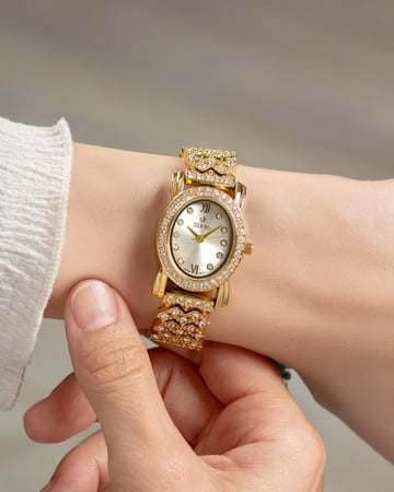 ساعة يد انيقة بلمعة الألماس لون ذهبي