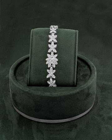 طقم مجوهرات نسائي مزين بالزركون للمناسبات