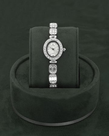ساعة نسائية فاخرة مرصعة بالزركون