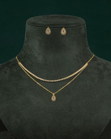 طقم شوكر مع ساعة تصميم ذهبي مرصع بالزركون