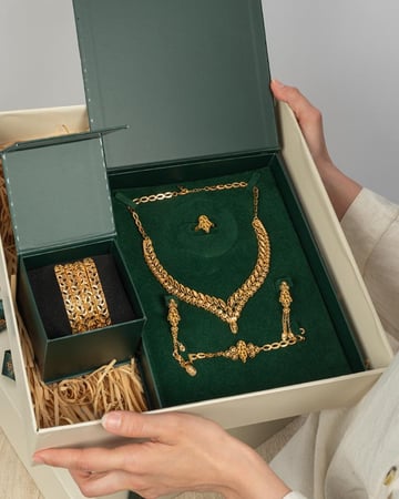 صندوق مجوهرات الملكة تشكيلة ترسم فخامتك وتكمل دلالك