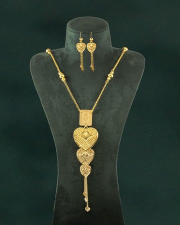 طقم مجوهرات نسائي سلسال وحلق بتصميم وردة المملكة