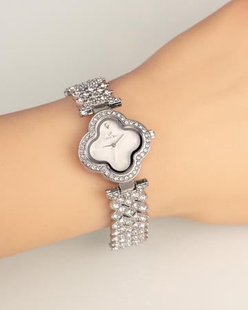 ساعة فضية نسائية تصميم راقي مرصع بالزركون