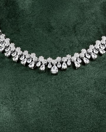 طقم مجوهرات للنساء تصميم فاخر للمناسبات