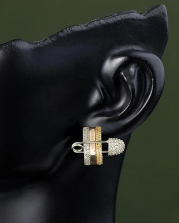 حلق بتصميم الدبوس تصميم فاخر بلمعة الألماس