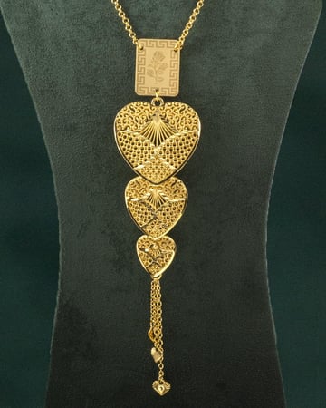 طقم مجوهرات نسائي سلسال وحلق بتصميم وردة المملكة