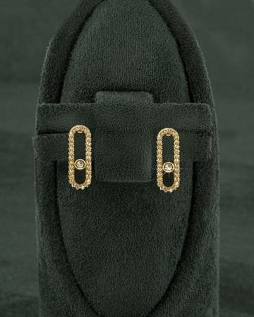 طقم شوكر سلسال وحلق مزين بالزركون تصميم ذهبي