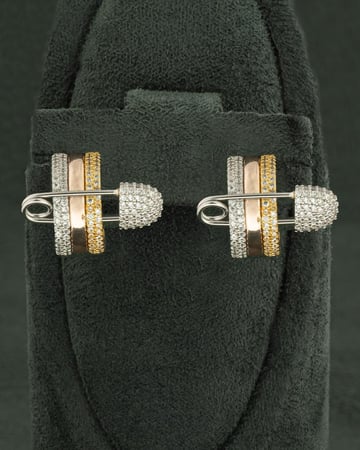 حلق بتصميم الدبوس تصميم فاخر بلمعة الألماس