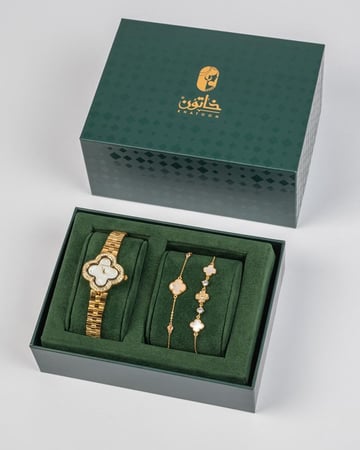 طقم ساعة وأساور فاخرة بلون ذهبي و تصميم عالمي مرصّع بالزركون