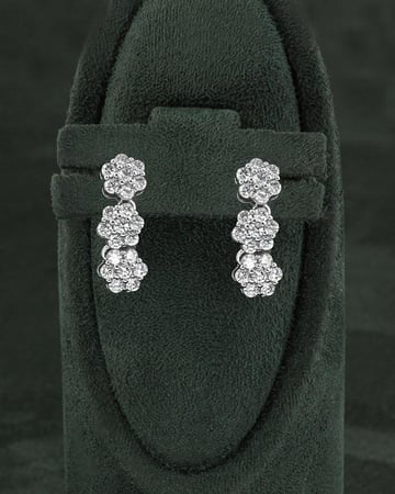 طقم فضي أنيق مرصع بالزركون مع ساعة يد مميزة