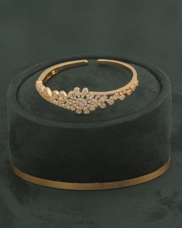 اسوارة وخاتم لون ذهبي بلمعة الألماس