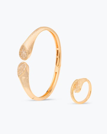 طقم اسوارة وخاتم بتصميم البوق الذهبي المرصع بالزركون