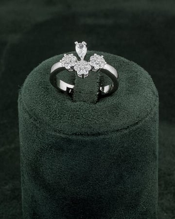 طقم مجوهرات للنساء تصميم فاخر للمناسبات