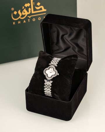 ساعة فضية نسائية تصميم راقي مرصع بالزركون