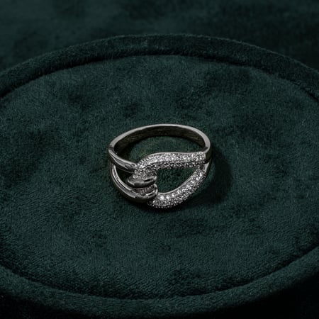 خاتم انفنتي فضي بتصميم متشابك مرصع بالزركون اللامع
