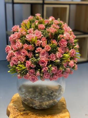 فازة ورد بيبي روزمكونه من بيبي روز وردي السعر 135