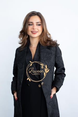 عبايات سوداء