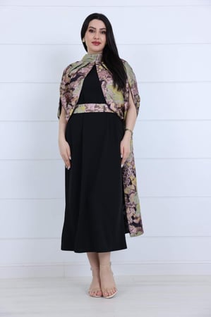 فستان سادة جورسيه مزين بخامة جاكار مشجر على الياقة والحزام