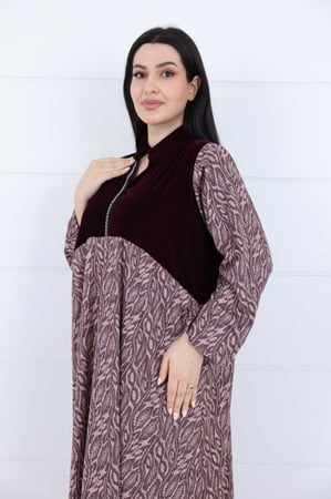 فستان شتوي نسائي كريب بتصميم عصري لقطة قريبة