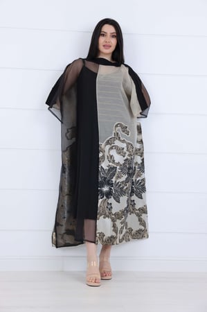 جلابية شيفون من آيس كيوب بطبعة جكار ولمسة فنية