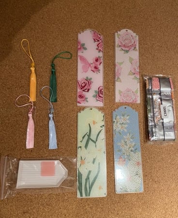 فواصل كتب بتركيب الكرستال