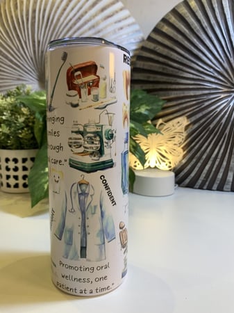 مق بتصميم طبيب اسنان