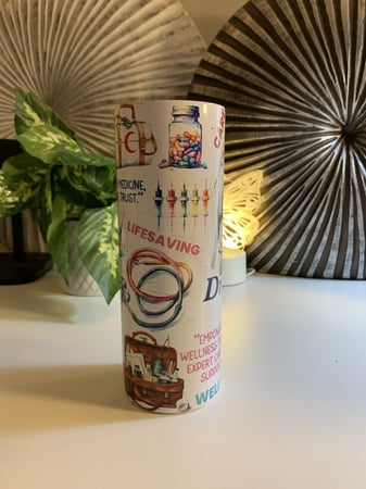 كوب بتصميم طبيب