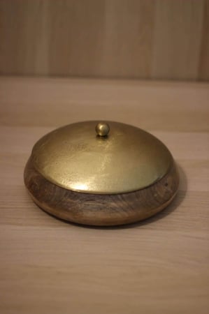 حافظة تقديم هندية كبيرة غطاء ذهبي