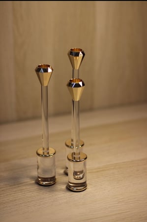 طقم شمعدانات اكريليك وذهبي