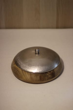 حافظة تقديم هندية كبيرة غطاء فضي