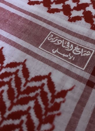 شماغ الجنادرية القديم  اصلي خطين حمر مقاس 60