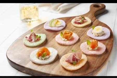 رقائق كروبوك اسيوي بطعم الربيان والثوم ملون 200 جرام  ASIAN COLORED SHRIMP COLORED CRACKERS WITH GARLIC FLAVOR 200 GRAMS