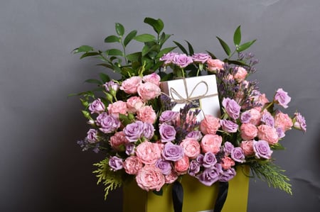 باقة ورد في كيس