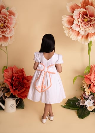 رقة الربيع مطرز يدوي