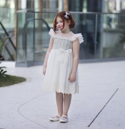 فستان الدانتيل الراقي