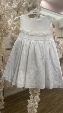 فستان اوف وايت