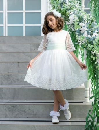 فستان دانتيل ابيض