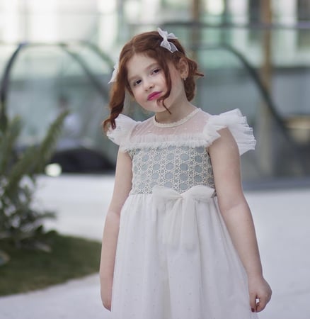 فستان الدانتيل الراقي