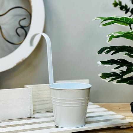 مركن حديد ابيض شكل سطل بتعليقة نباتات زينه ومراكن ديكورات المنزل زرع