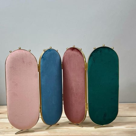 منظم مجوهرات واكسسوارات حديد ذهبي تحف وهدايا رفوف وتعليقات قطيفة زهري