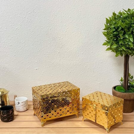 طقم حديد ذهبي بنقشة الفراشات للشوكولا والسكاكر و كبسولات الكوفي متعدد الاستعمالات