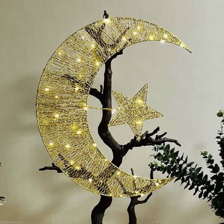 فانوس هلال ونجمة بإضاءة ذهبية  لمسة رمضانية أنيقة