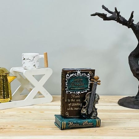 جيتار مع كتاب سيراميك انتيك وحصالة تحف وهدايا ديكور المنزل ديكور مكتبي