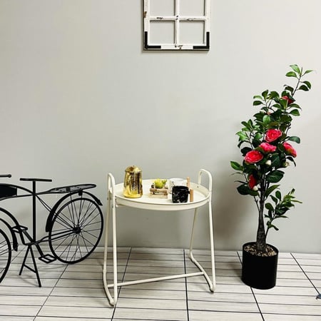 طاولة حديد دائرية بلون سكري مع مقبضين للتقديم أو التزيين