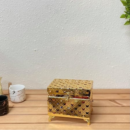 طقم حديد ذهبي بنقشة الفراشات للشوكولا والسكاكر و كبسولات الكوفي متعدد الاستعمالات