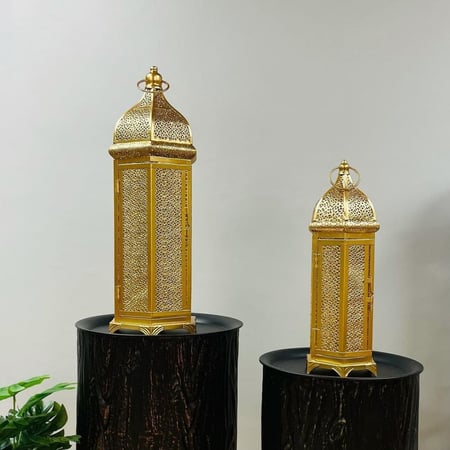 فانوس ذهبي كلاسيكي بنقوش فاخرة تصميم تراثي أنيق